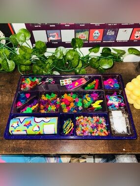 Lisa Frank Vintage Glitter & Glassy Bead Mania Kit